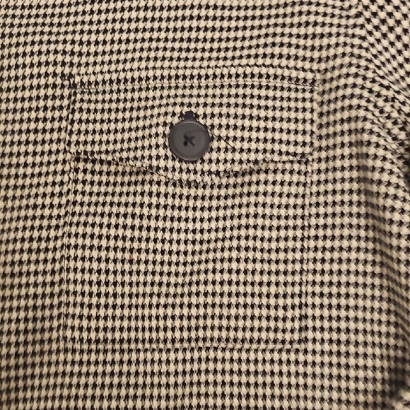 GAP Black and White Houndstooth Button Up - Picture 3 of 6